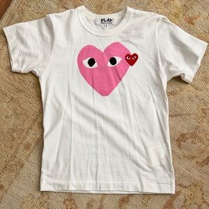 Comme de Garçon white T-Shirt with Pink Heart Design